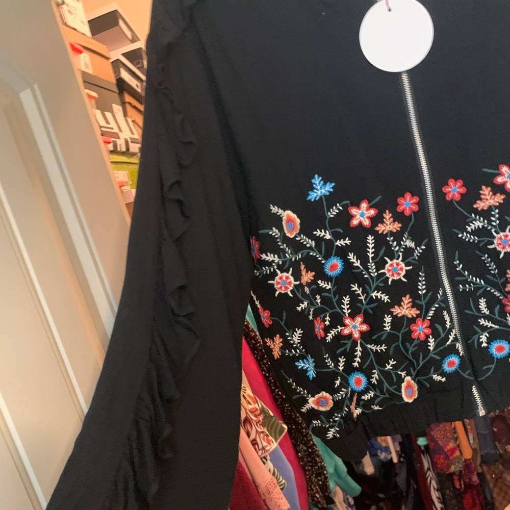 BNWT Umgee Embroidered Ruffle Sleeve Bomber jacket - Picture 2 of 3
